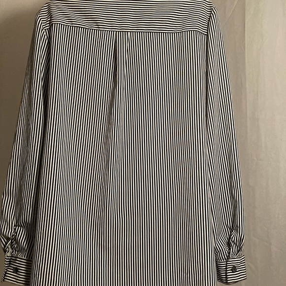 Button down small long sleeve top - Picture 15 of 16